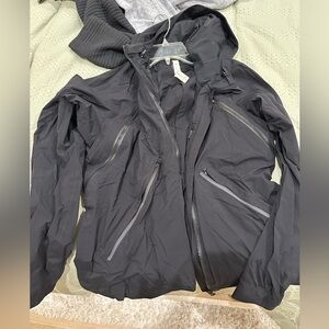 Lululemon windbreaker/raincoat
